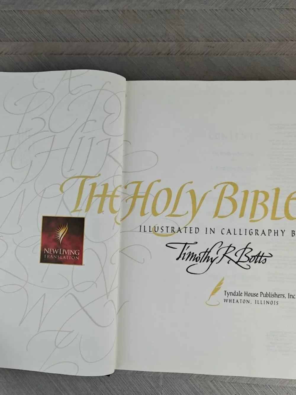 New Living Translation Holy Bible Tyndale 2000 Illustrated Calligraphy Edition